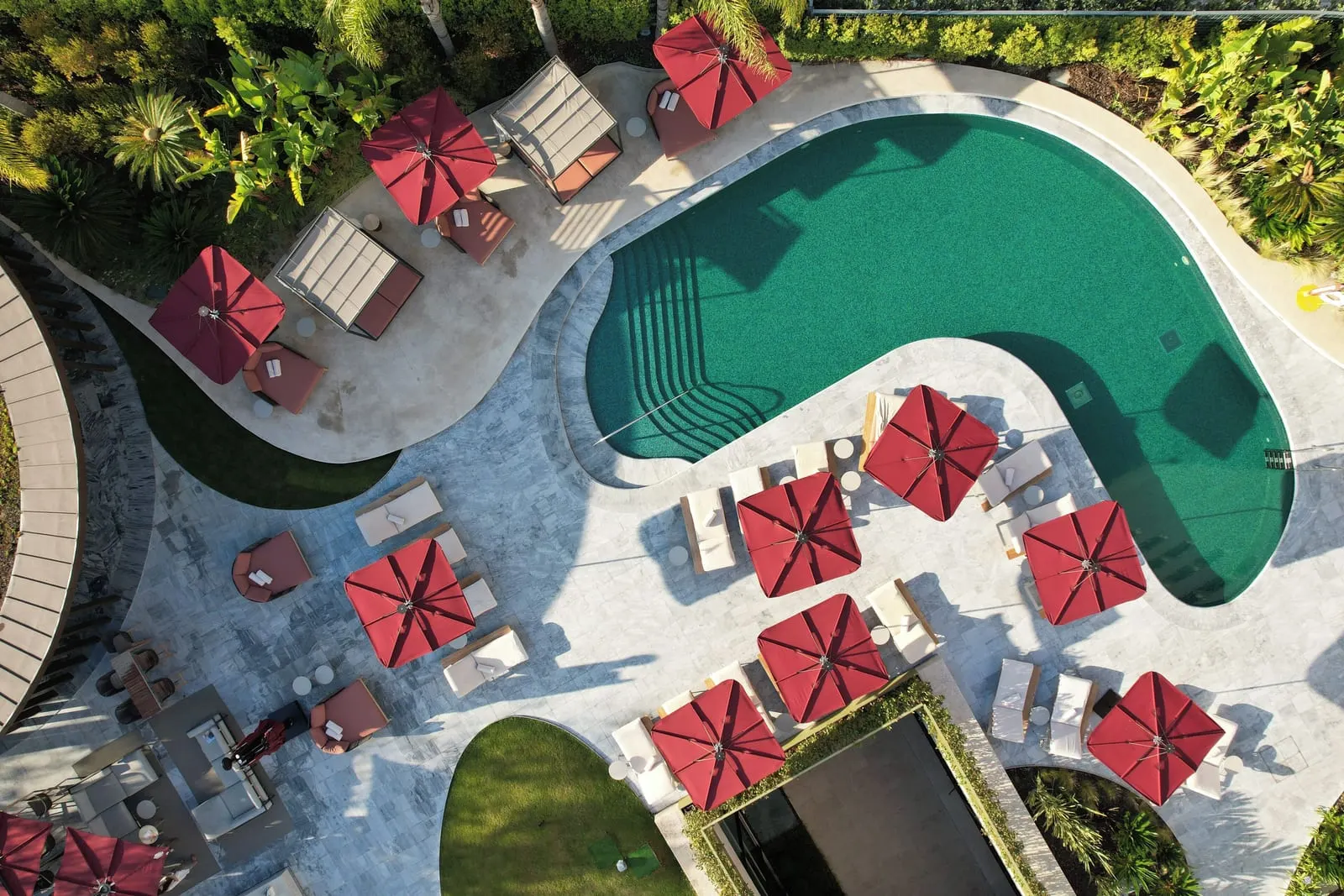 Four Seasons Hotel Ritz Lisbon: The pool from above