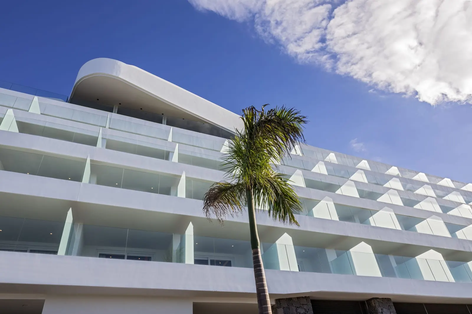 Royal Hideaway Corales Beach: Balconies and palms