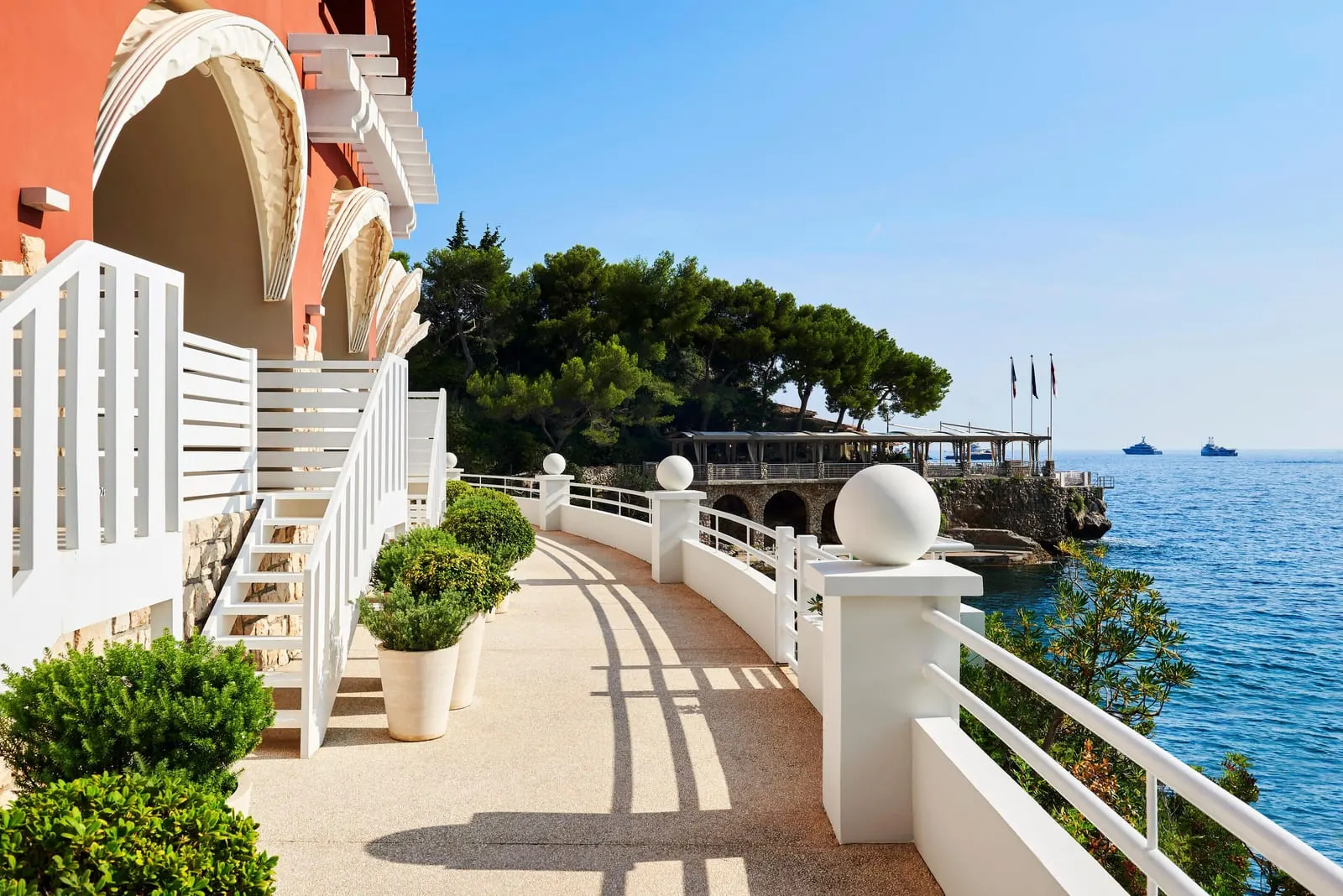 Monte-Carlo Beach: The coastal walkway