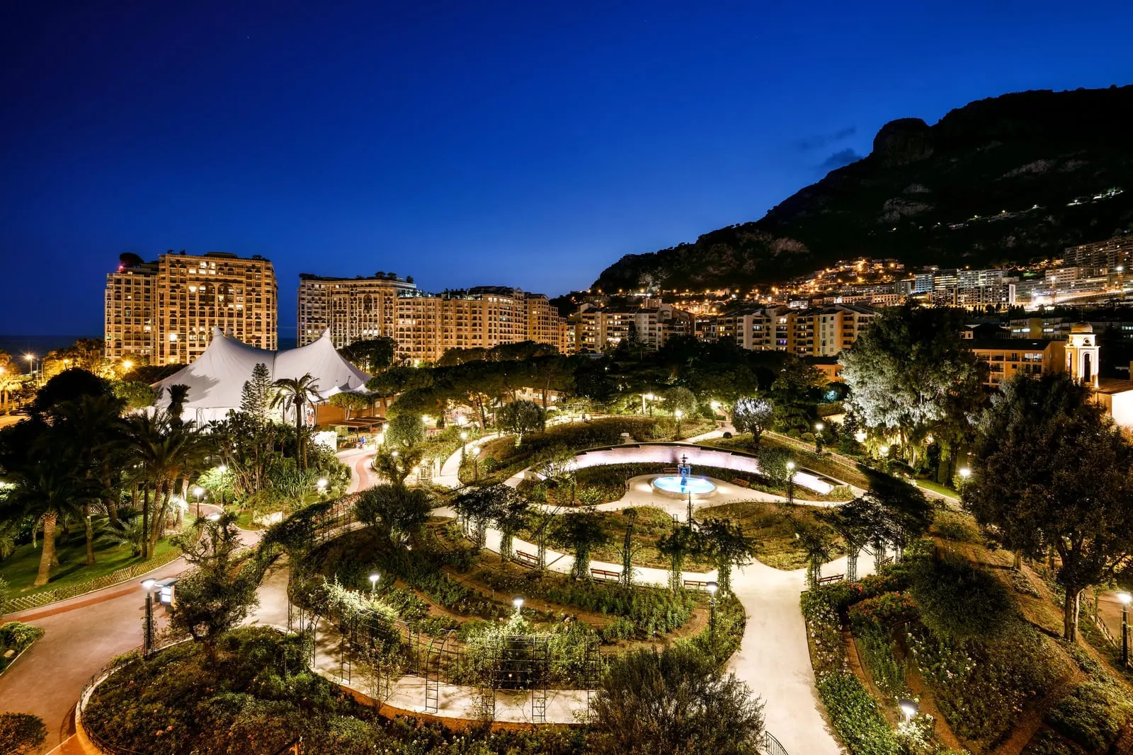 Columbus Hotel Monte-Carlo: Fontvieille park at night