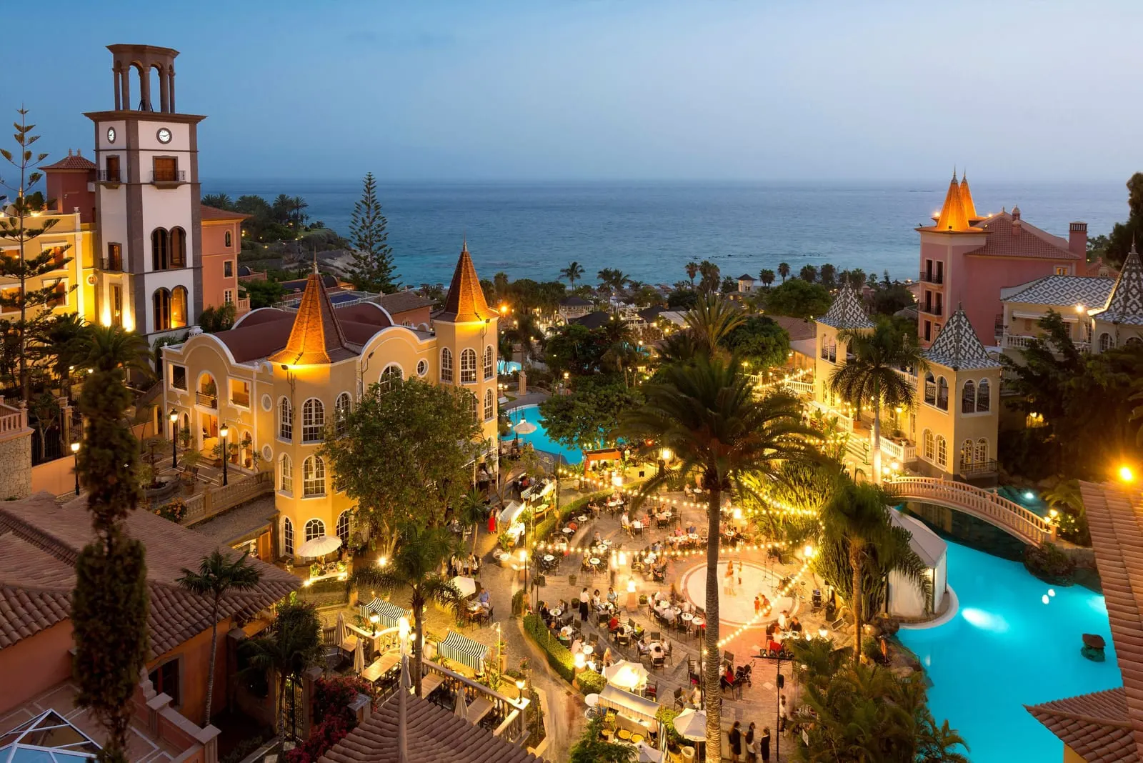 Bahía del Duque: The resort at dusk