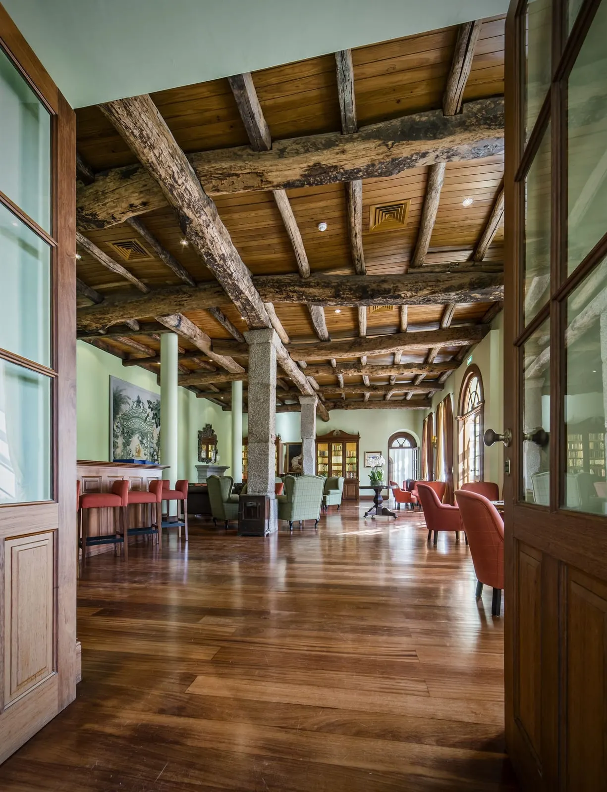 The Vintage House Hotel: The lobby in the old wine house