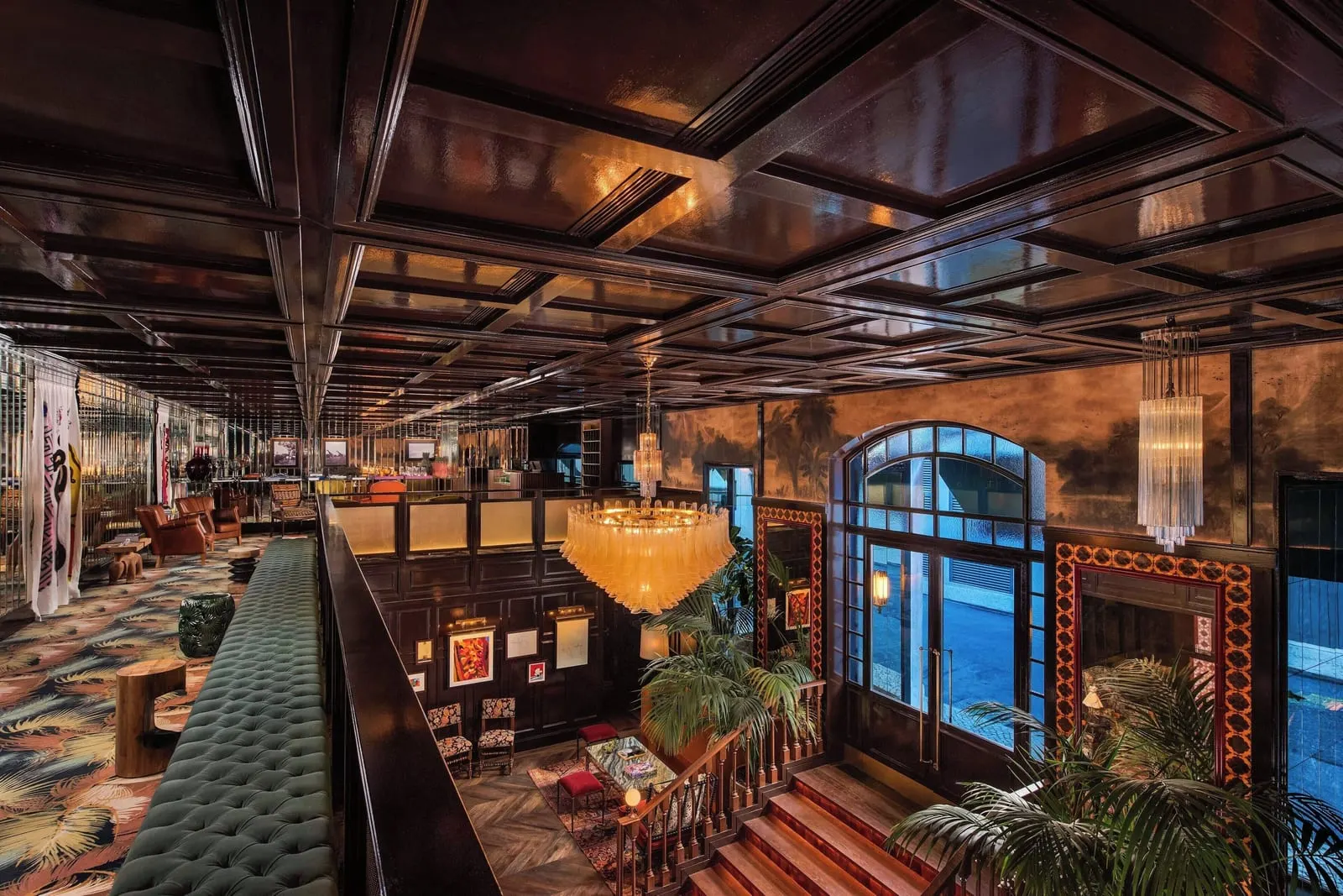 The Ivens: Lobby lounge