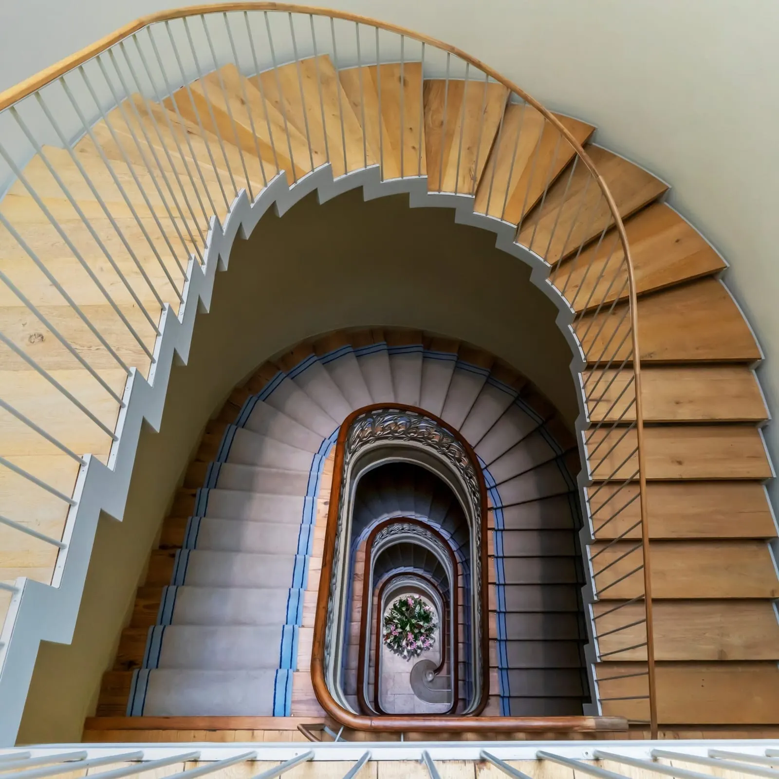 Verride Palácio Santa Catarina: The spiral staircase