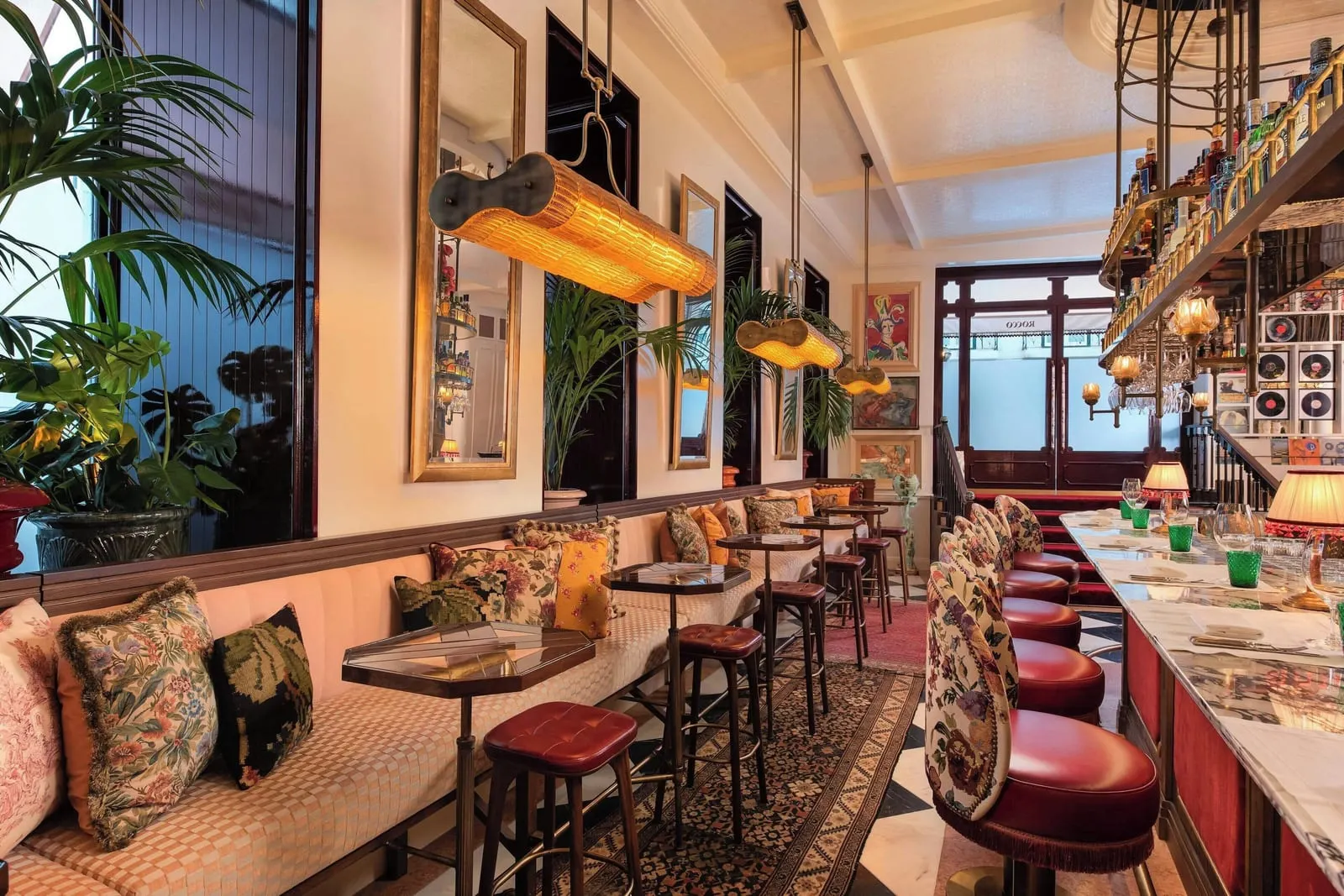The Ivens: Bar seating