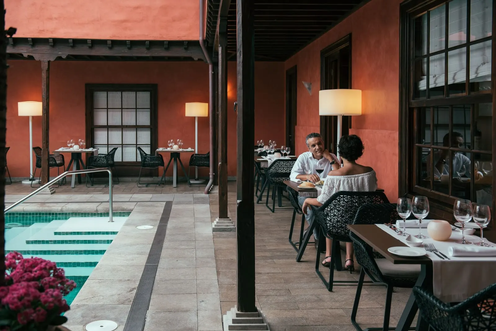 Hotel San Roque: Dining by the pool