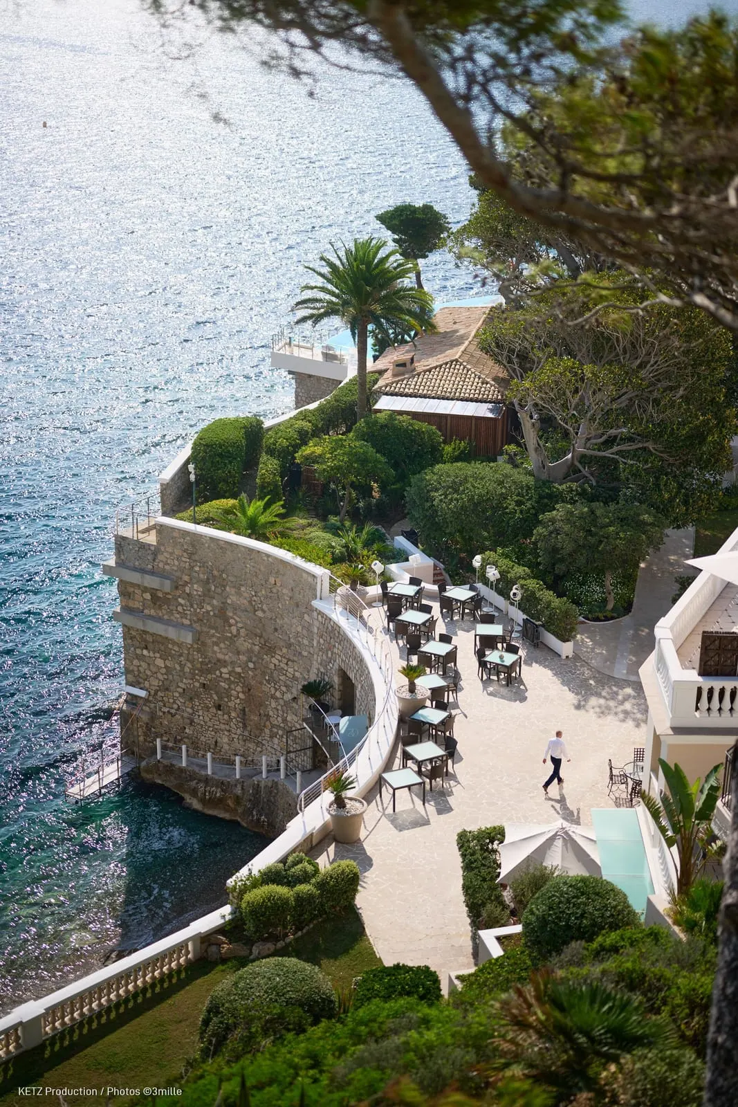 Cap Estel: Terraces stepping down to the sea