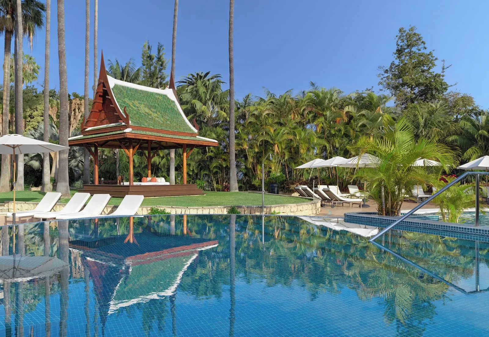 Hotel Botánico & The Oriental Spa Garden: Pool and Thai pavilion