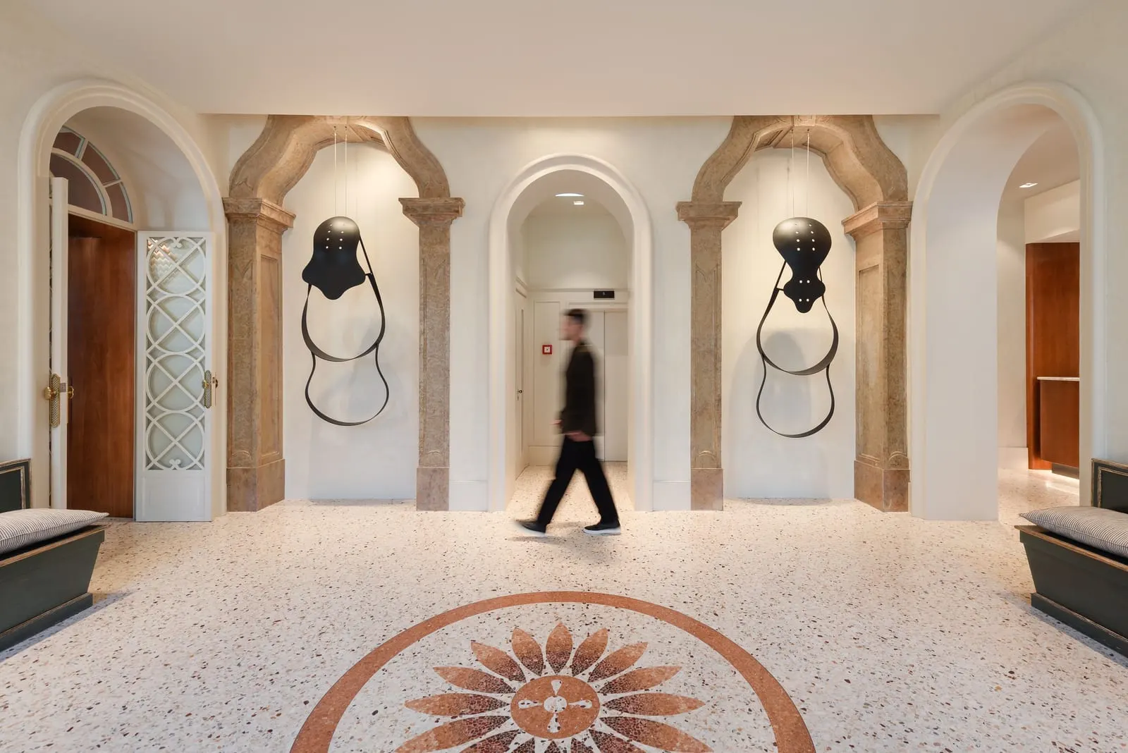 Bairro Alto Hotel: Lobby and staircase