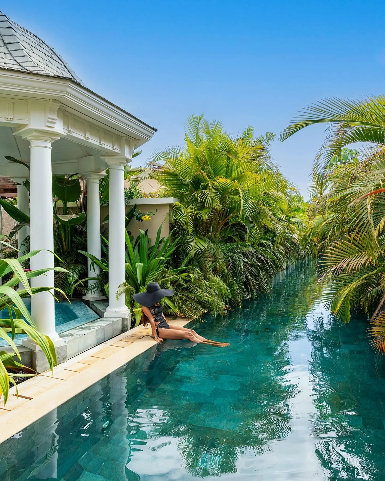 Royal River Luxury Hotel: Poolside moment