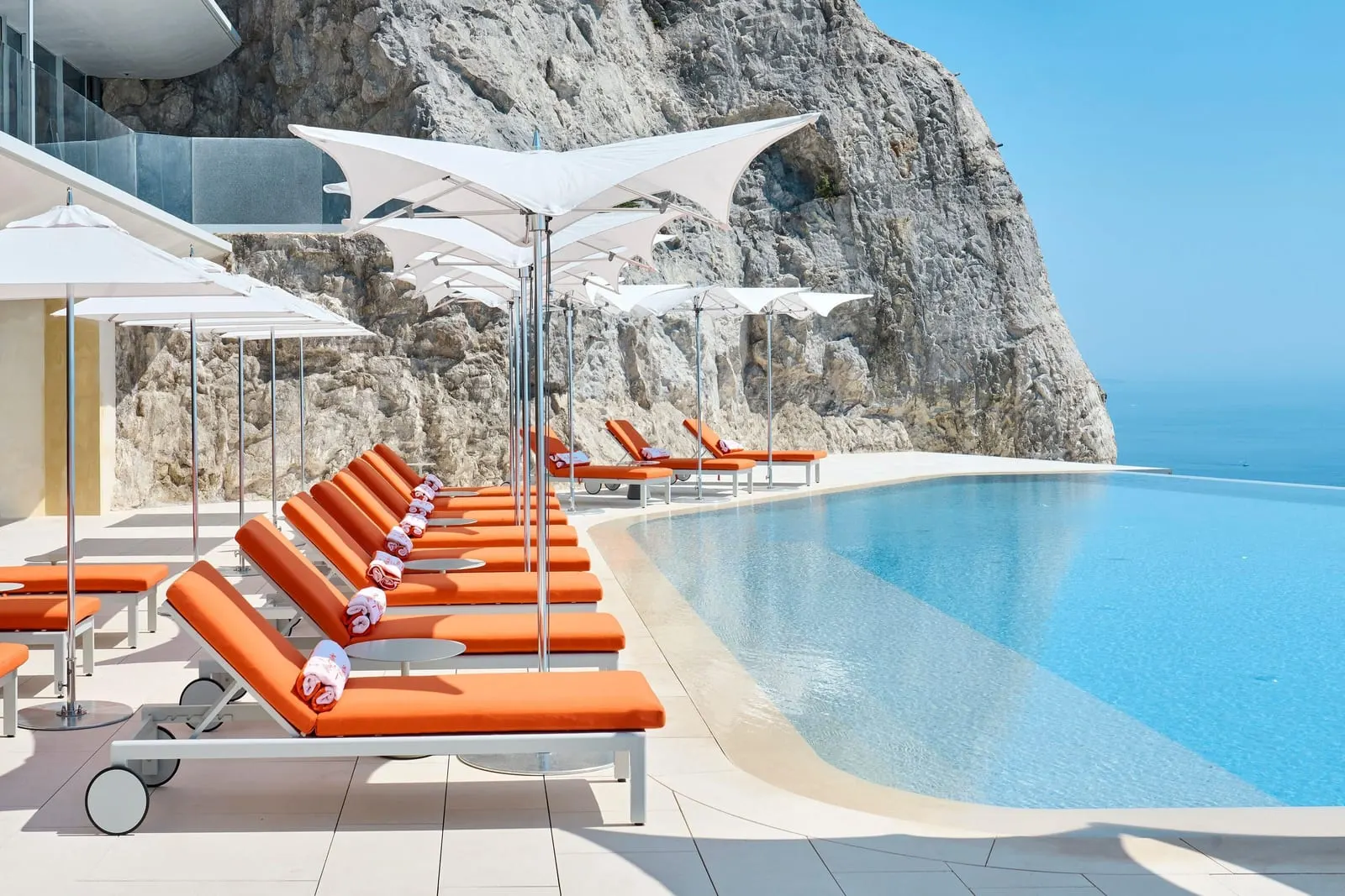 The Maybourne Riviera: Loungers on the cliff edge