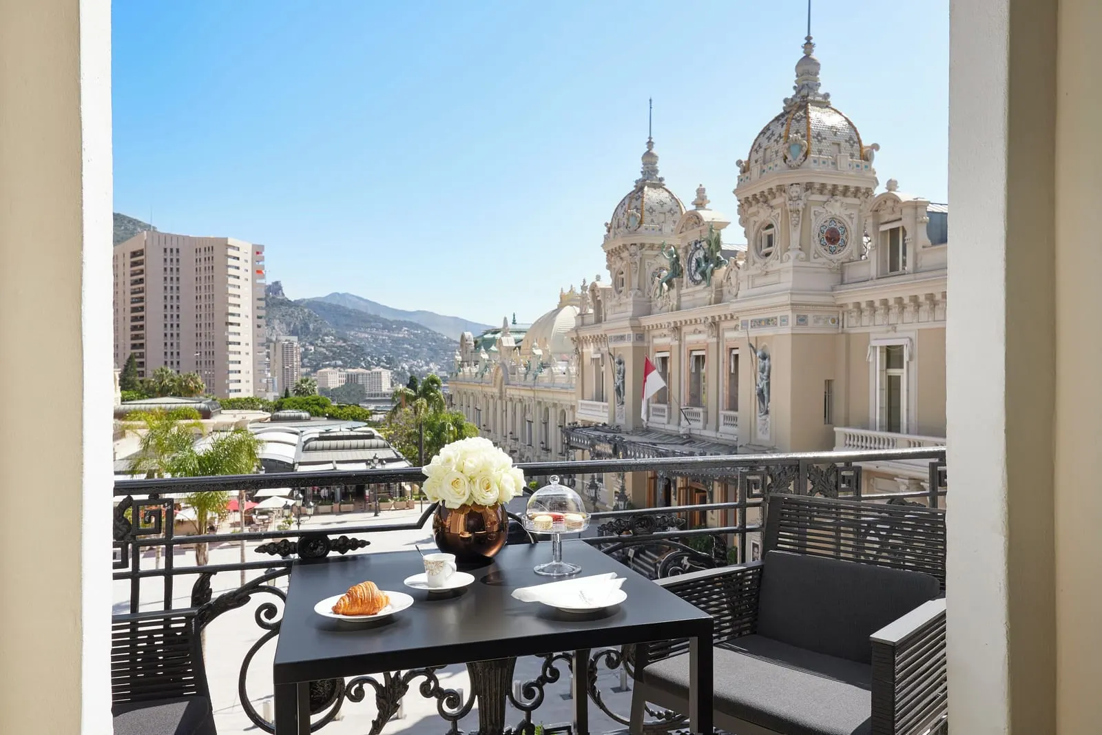 Hôtel de Paris Monte-Carlo: Balcony dining with Casino views