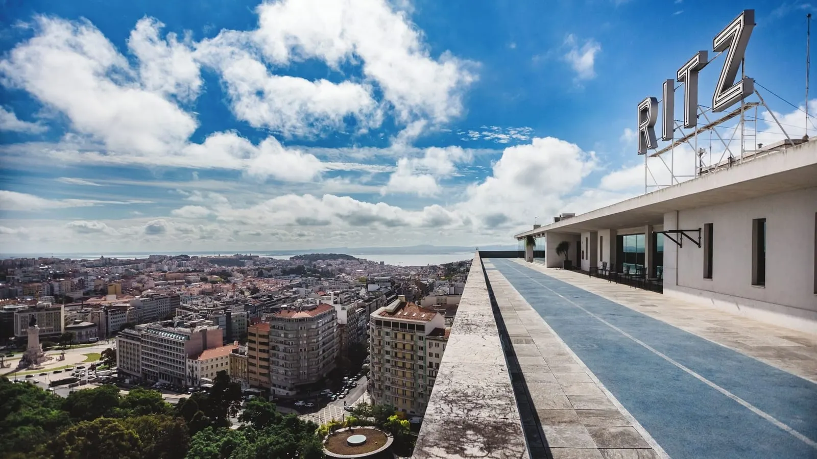Four Seasons Hotel Ritz Lisbon: The rooftop running track