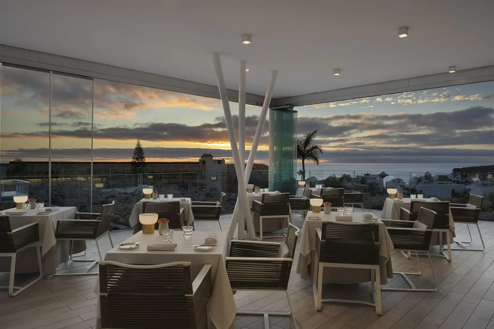 Royal Hideaway Corales Beach: Dining with a view at dusk