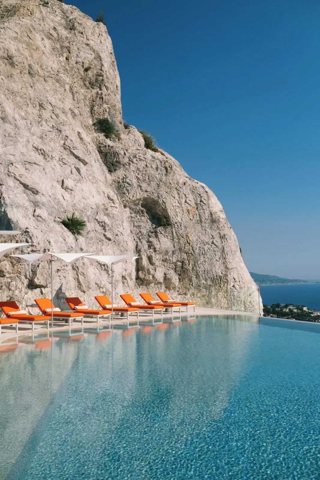 The Maybourne Riviera: Pool beneath the cliff