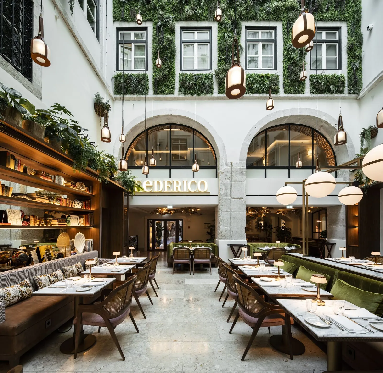 Palácio Ludovice: Restaurant in the atrium