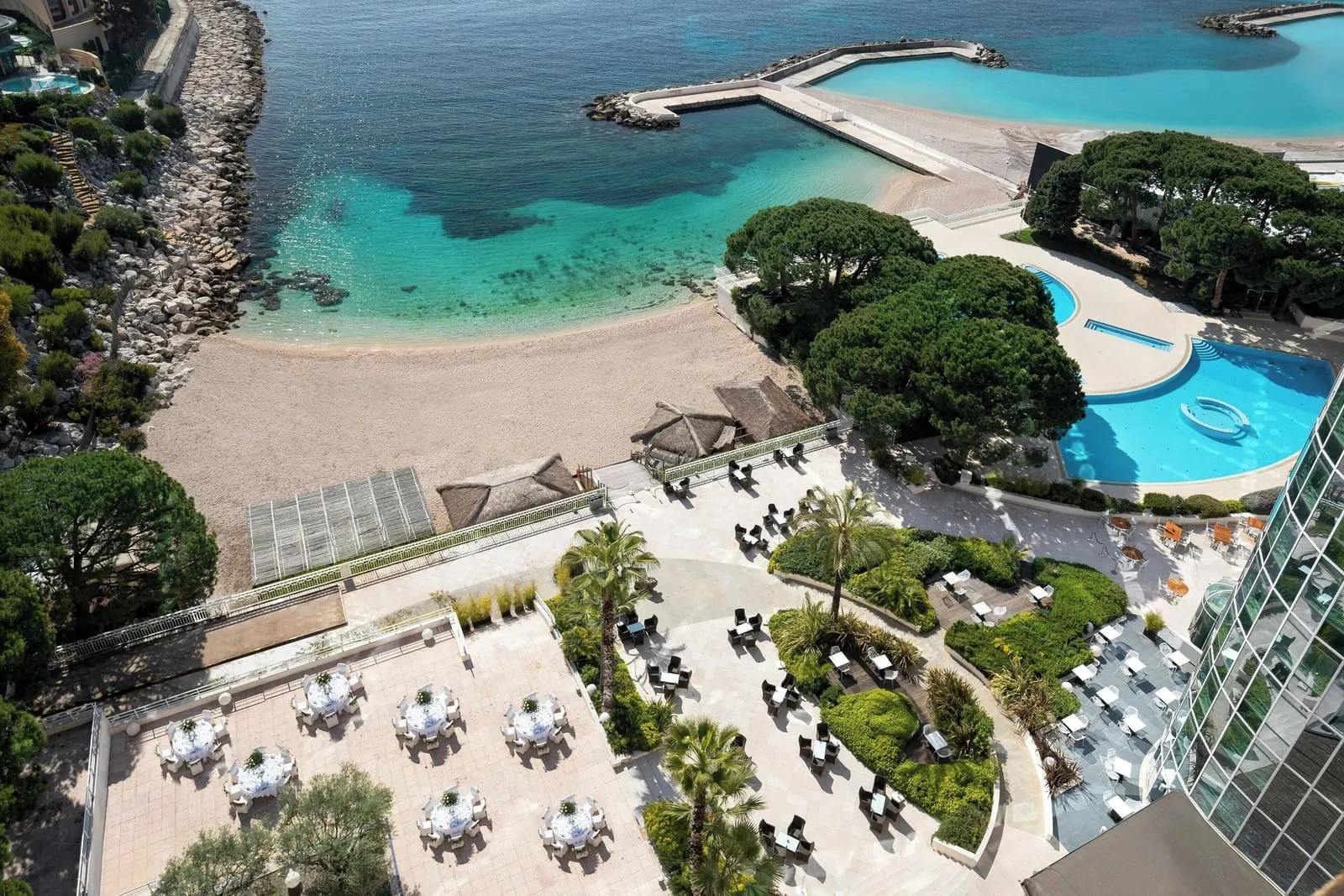 Le Méridien Beach Plaza: Beach and pool from above