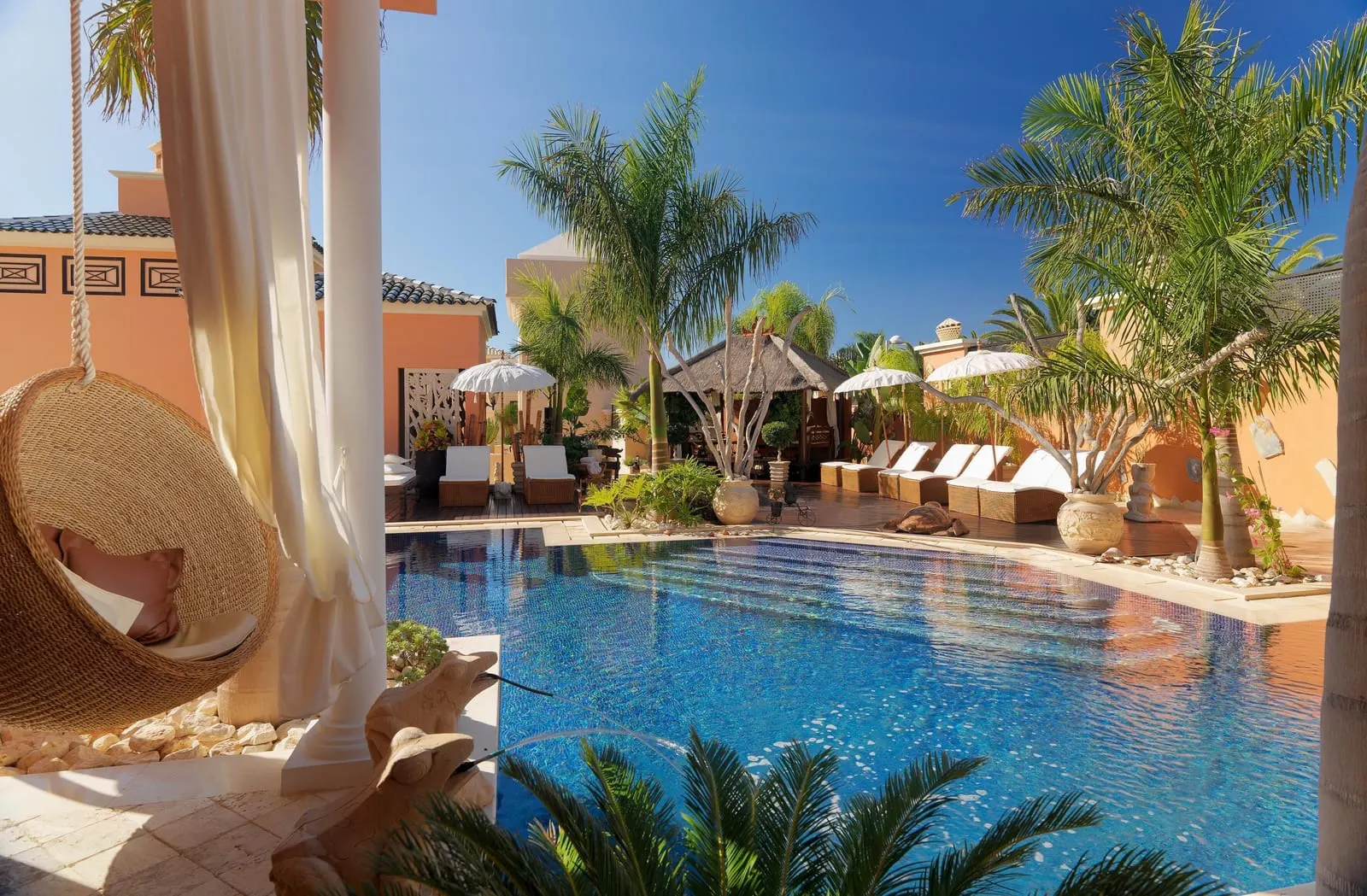 Royal Garden Villas & Spa: Villa pool among palms