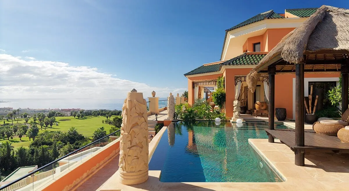 Royal Garden Villas & Spa: Private villa pool over the golf course