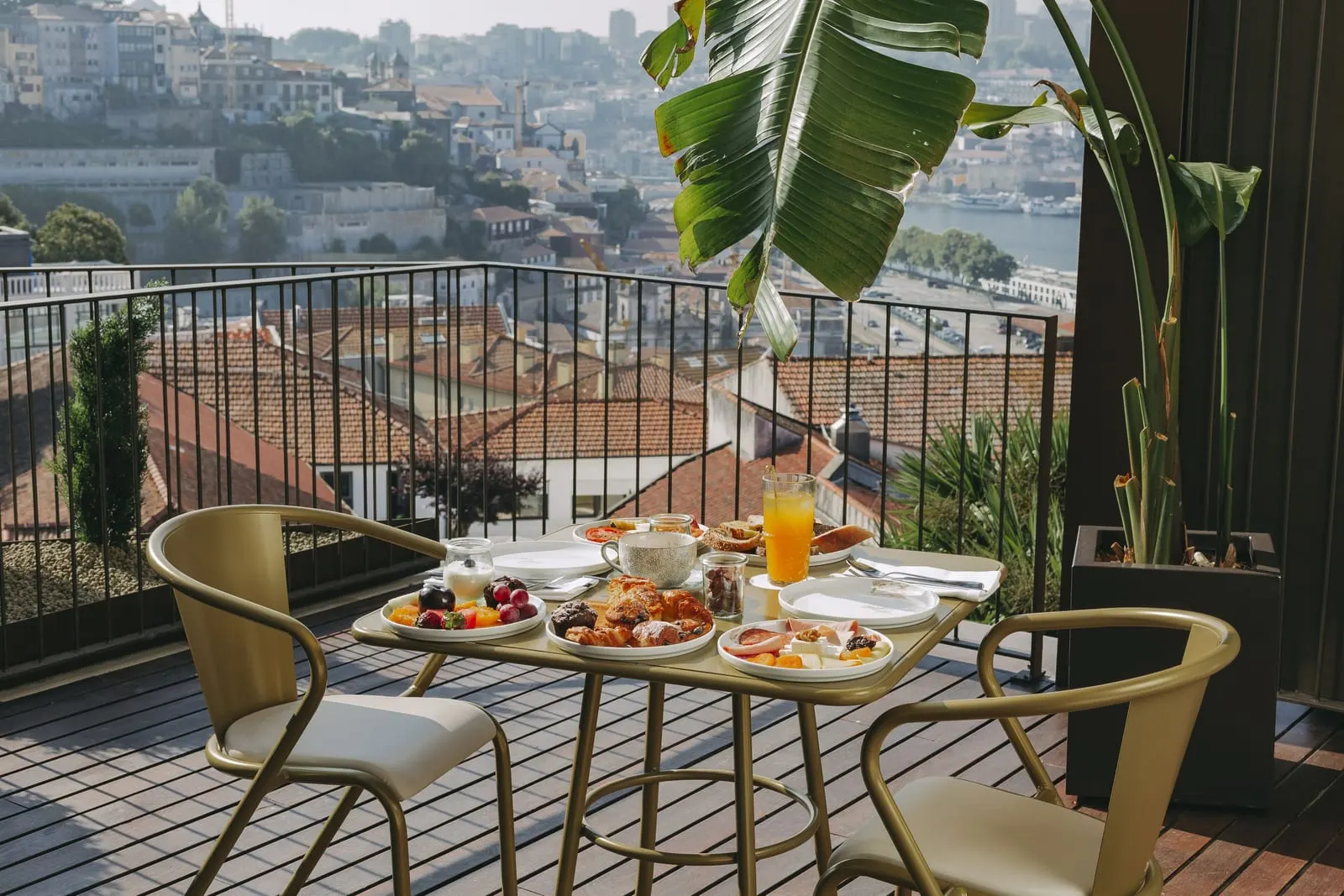Torel Avantgarde: Breakfast on the balcony