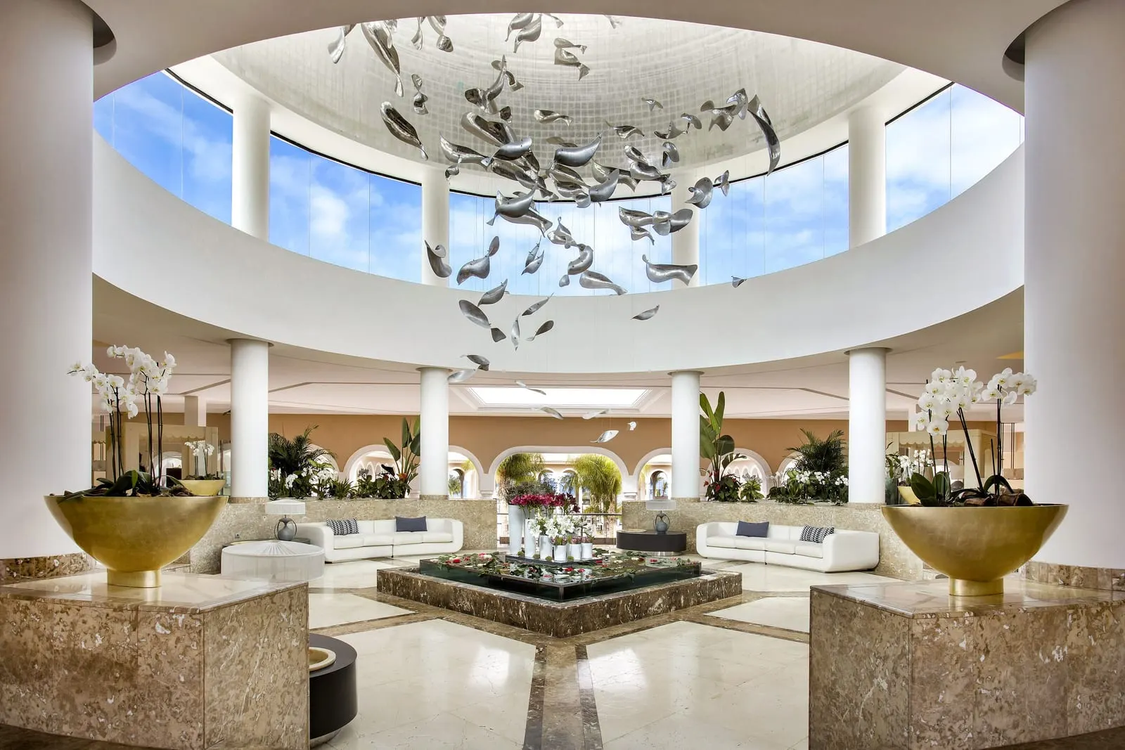 Gran Meliá Palacio de Isora: The lobby fountain