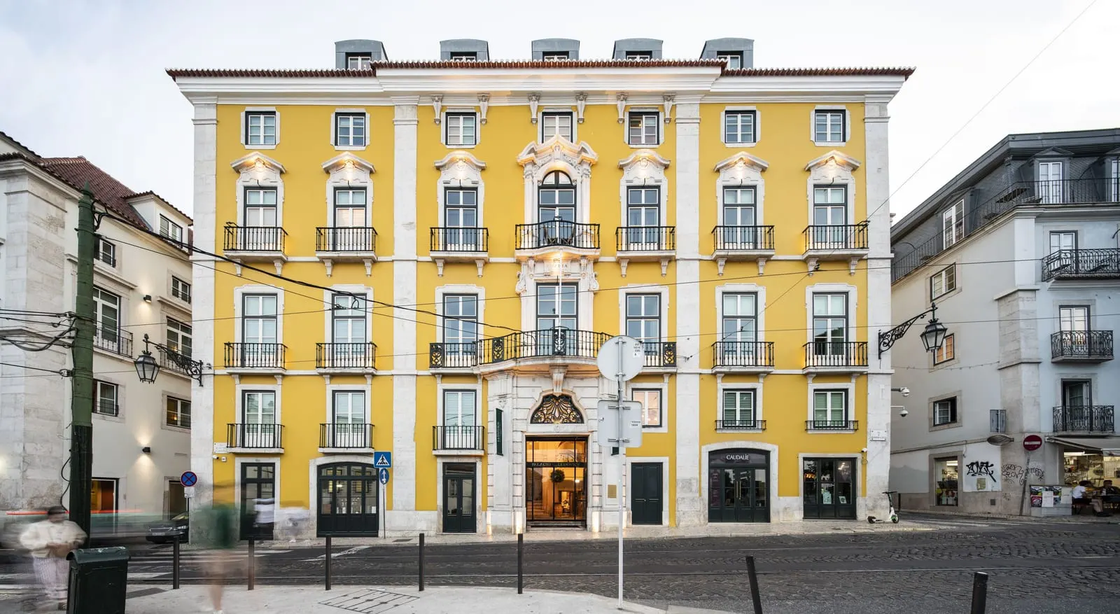 Palácio Ludovice: The yellow façade