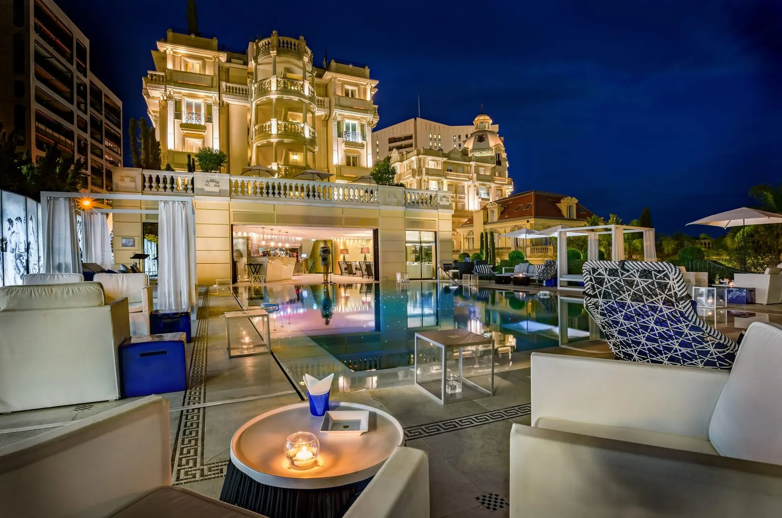 Hôtel Métropole Monte-Carlo: The Odyssey pool at night