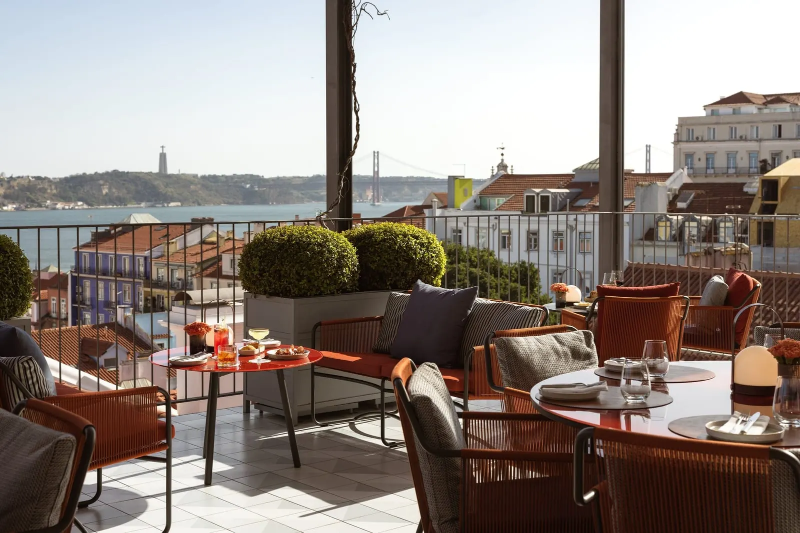 Bairro Alto Hotel: Terrace seating with river views