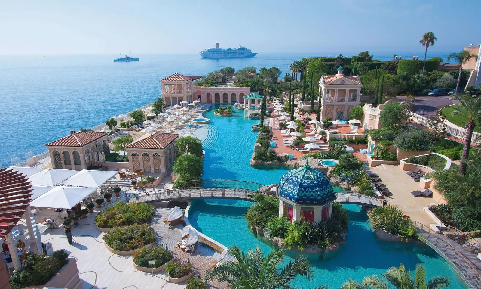 Monte-Carlo Bay Hotel & Resort: Lagoon pool and gardens