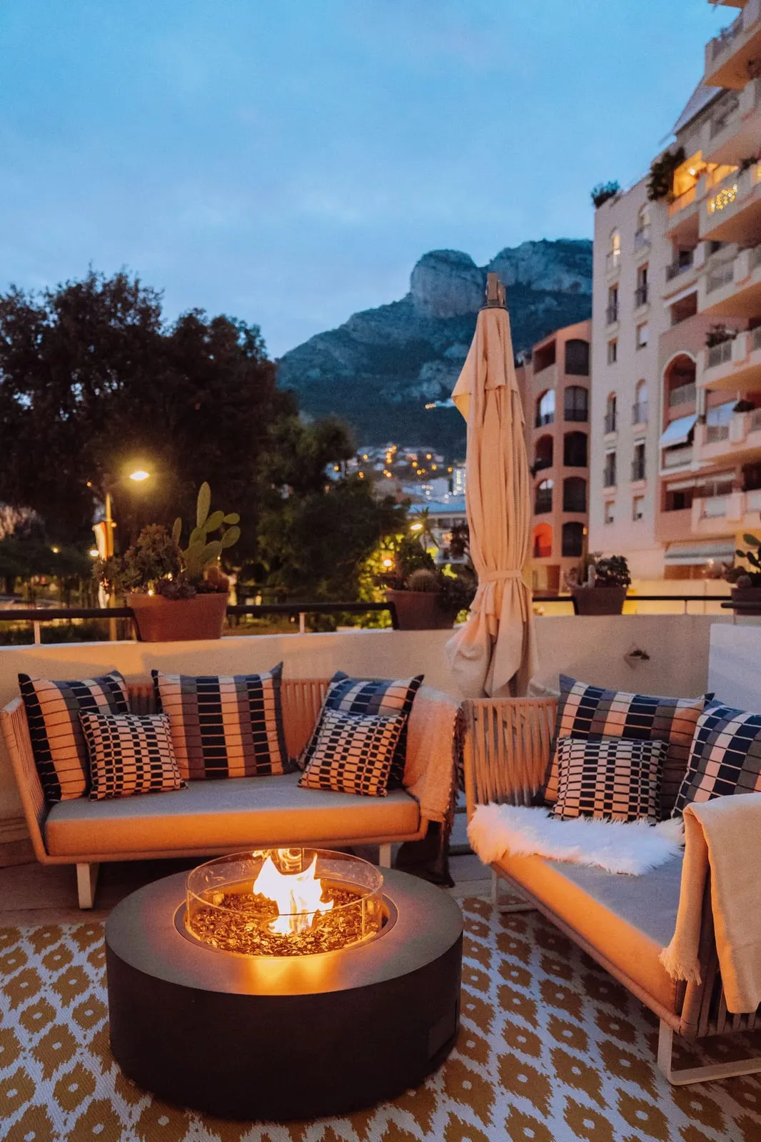 Columbus Hotel Monte-Carlo: Terrace at dusk