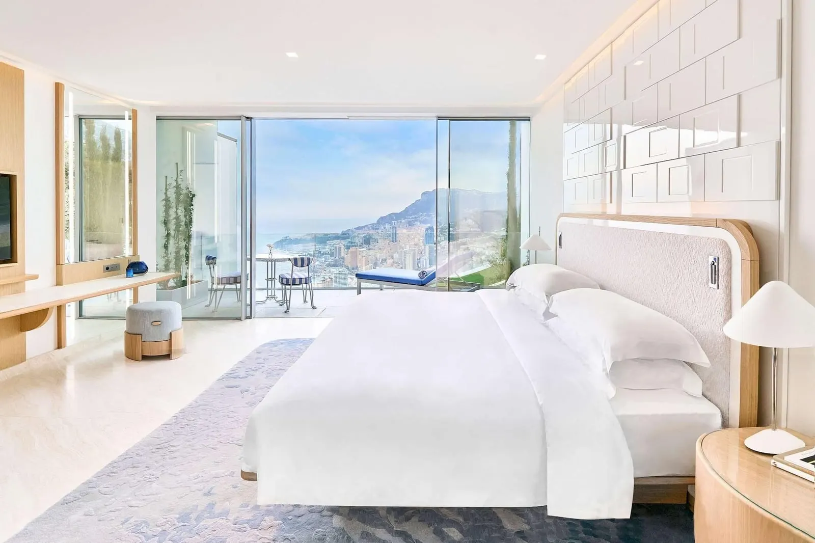 The Maybourne Riviera: Bedroom with sea view