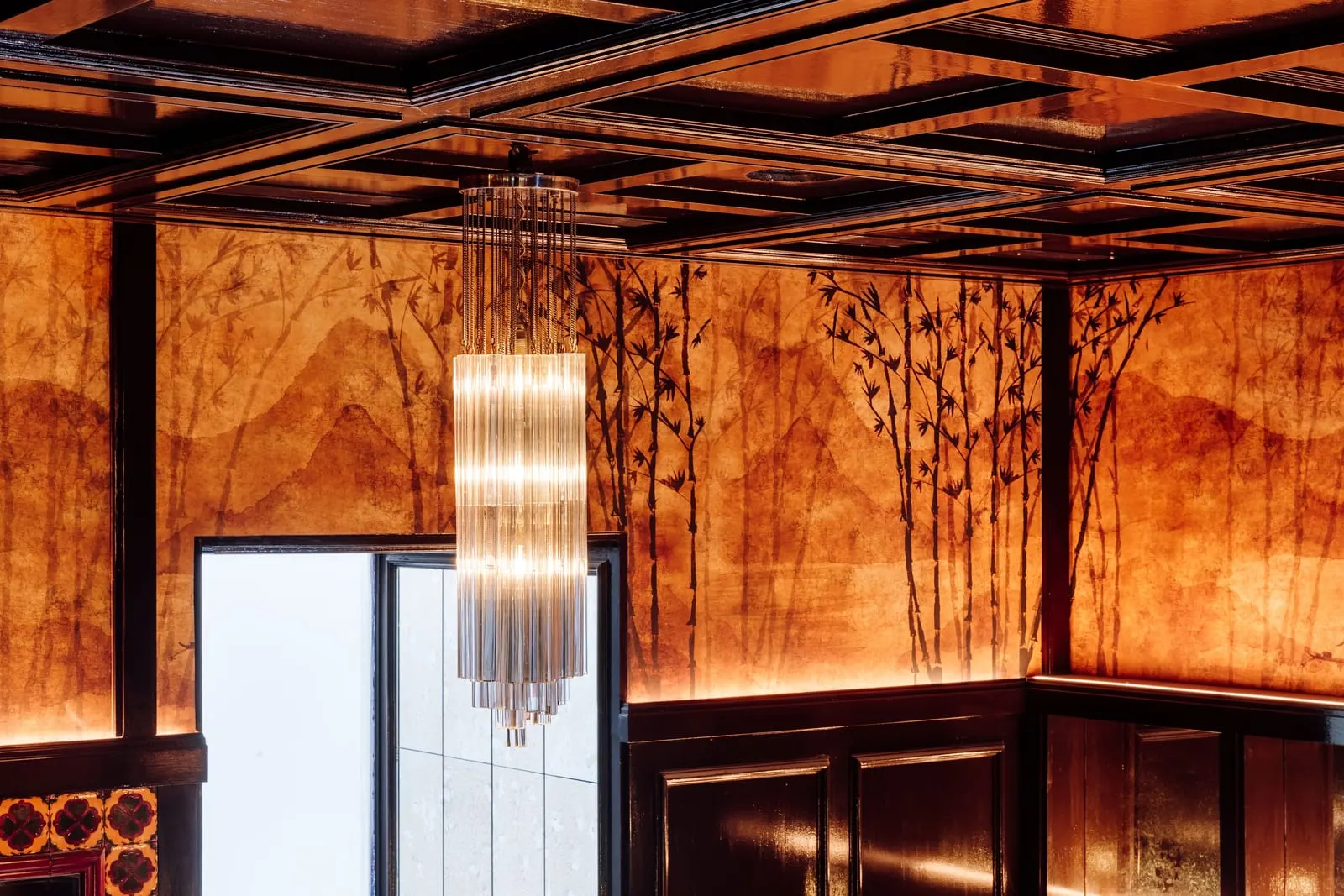 The Ivens: Chandelier and wood panelling