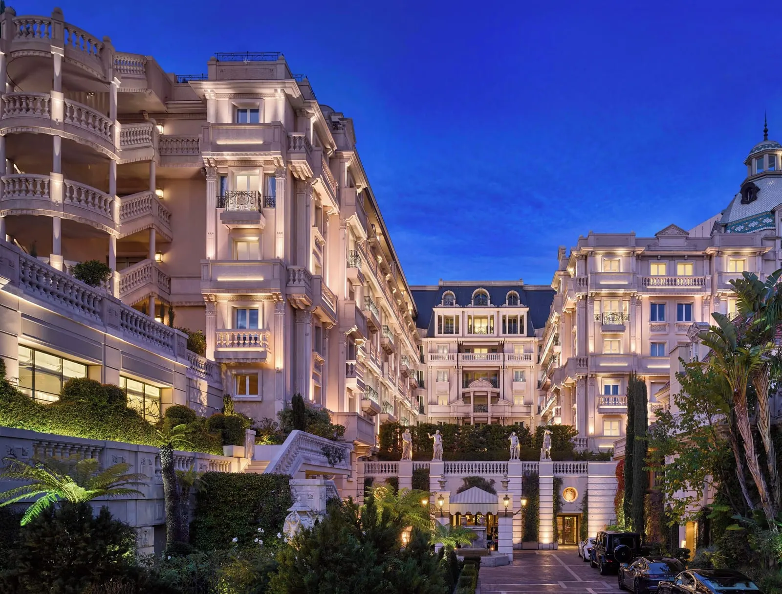 Hôtel Métropole Monte-Carlo: The Métropole at dusk