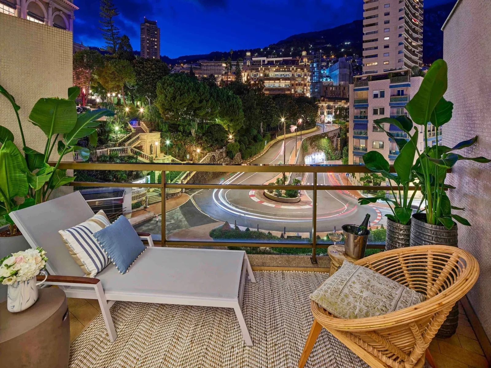 Fairmont Monte Carlo: Balcony over the city at night