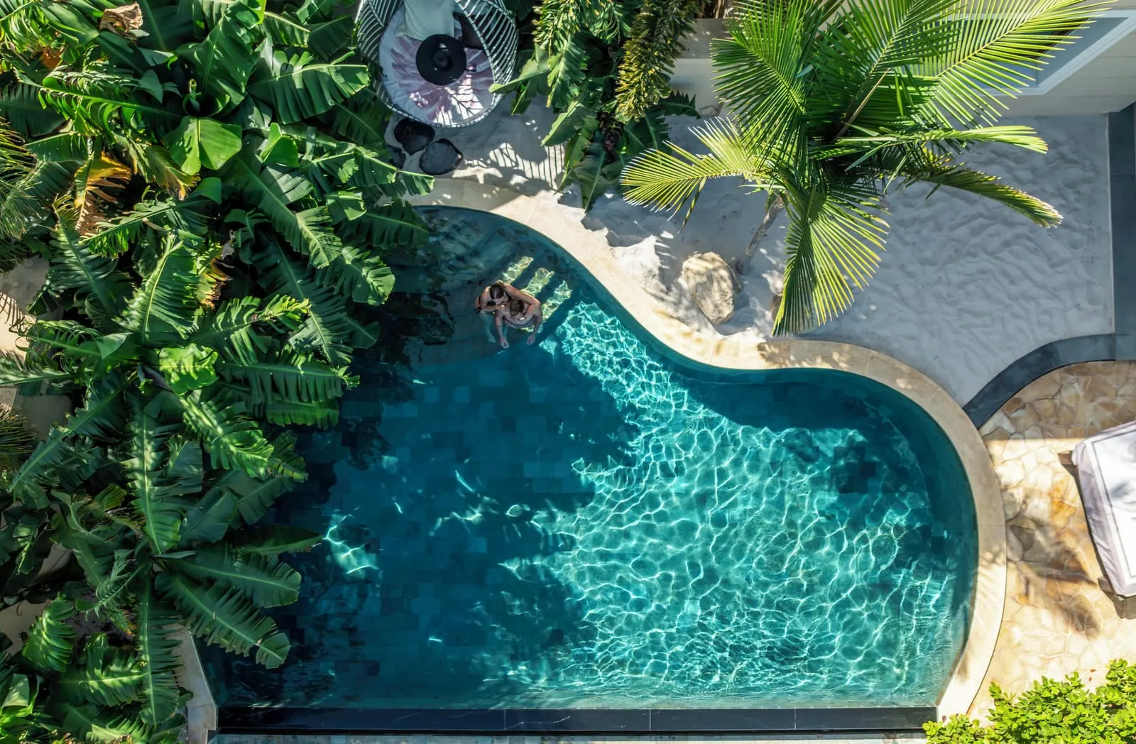 Royal River Luxury Hotel: The pool from above