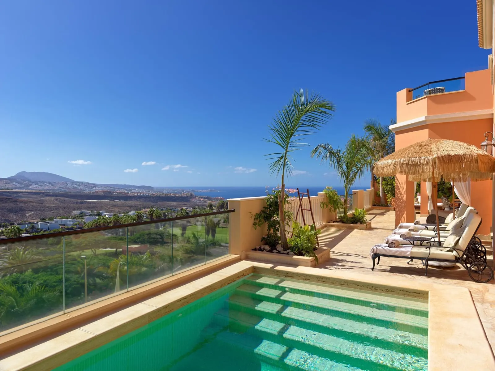 Royal Garden Villas & Spa: Rooftop infinity pool