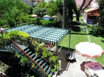 Palácio Príncipe Real: The garden and pool from the terrace