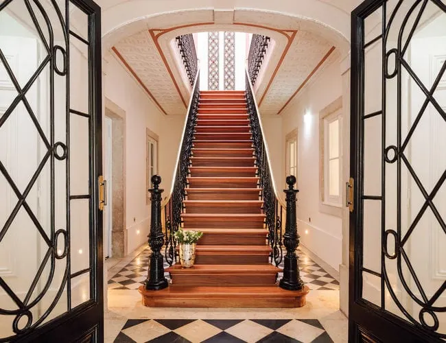 Palácio Príncipe Real: The grand staircase